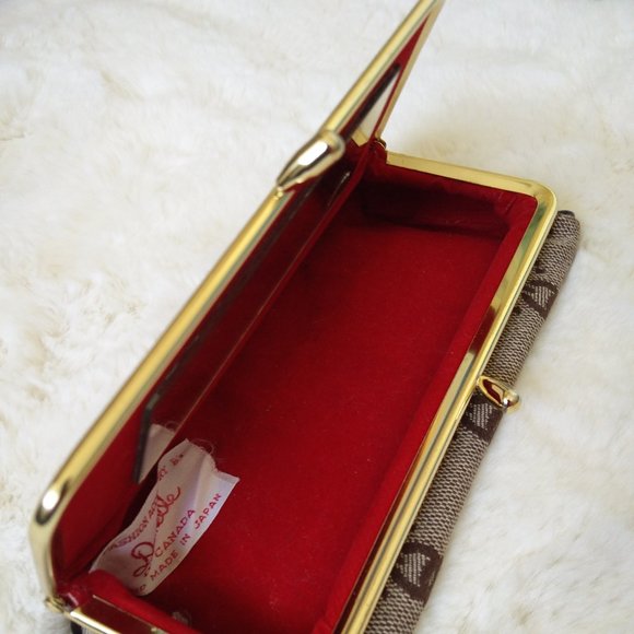 Mirror Kiss-Close makeup pouch - Picture 7 of 11